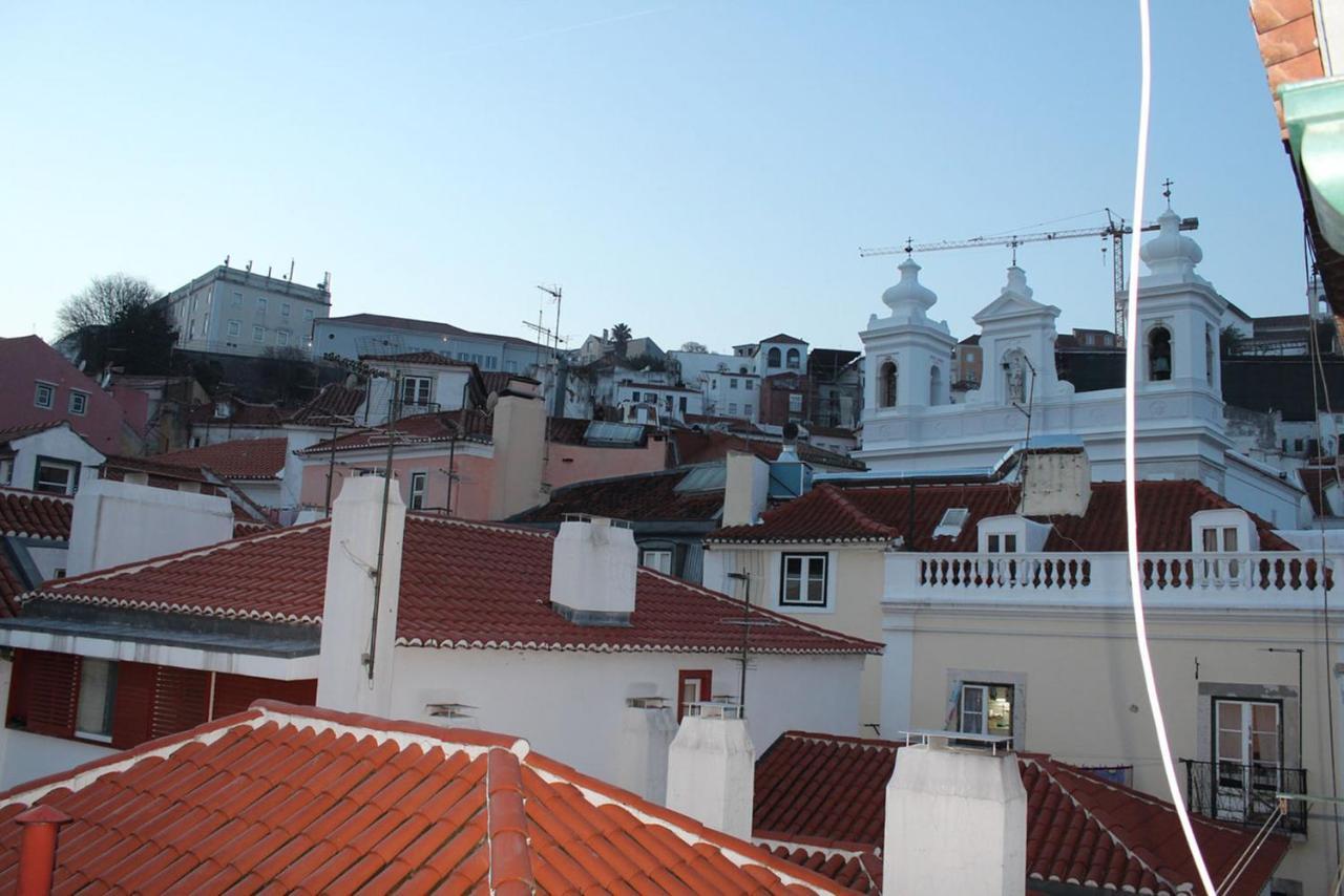 Stylish Lisbon Apartment In Alfama Bagian luar foto