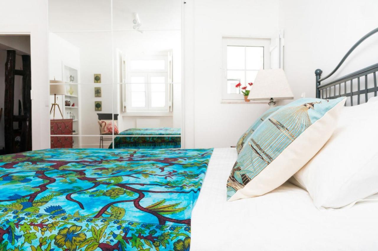 Stylish Lisbon Apartment In Alfama Bagian luar foto