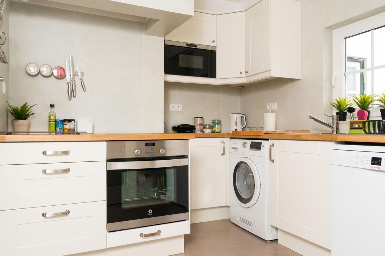Stylish Lisbon Apartment In Alfama Bagian luar foto