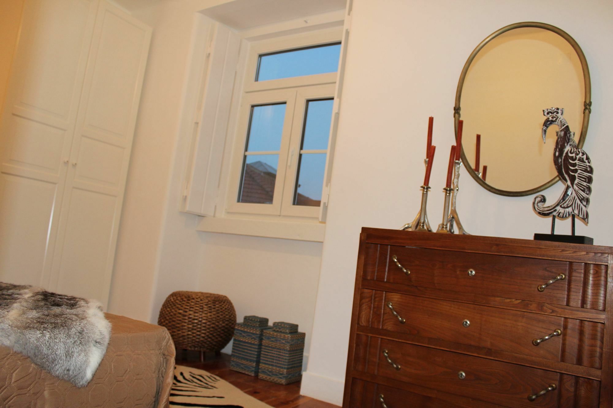 Stylish Lisbon Apartment In Alfama Bagian luar foto
